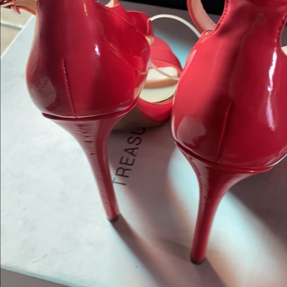 Jessica Simpson7.5 - Picture 3 of 5